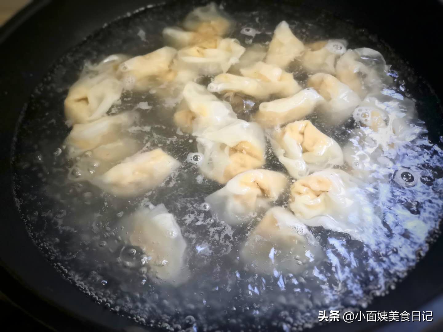 夏天馄饨汤怎么调才好吃,夏天馄饨馅料配方