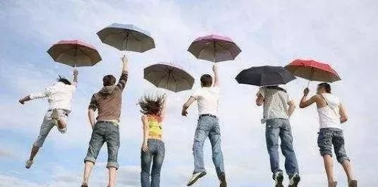 两人合伙一起经营一人太强势,两个人合伙感觉自己吃亏了