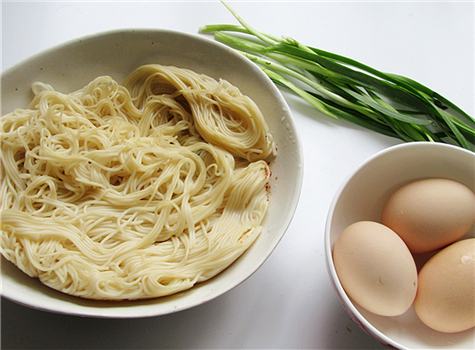 面条怎么做早餐饼,面条饼怎么做简单又好吃