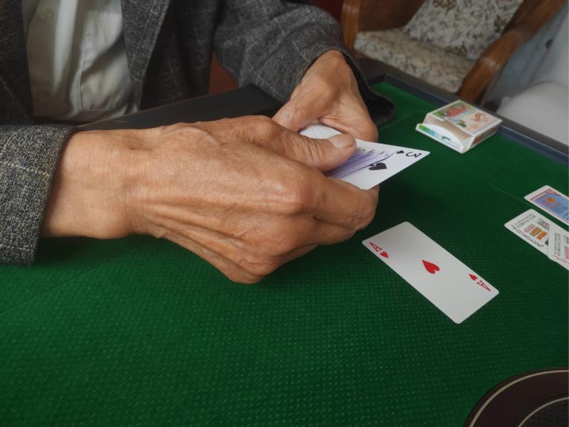 成都地下砂舞厅，一位80岁老人用10元唤醒欲望