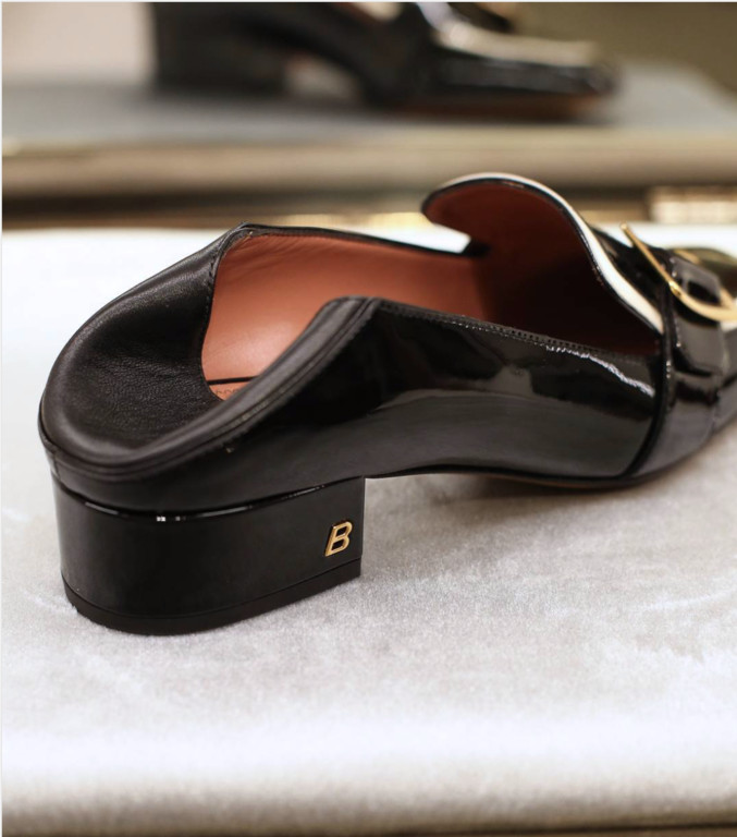 穆勒鞋金扣半拖,HotStuff