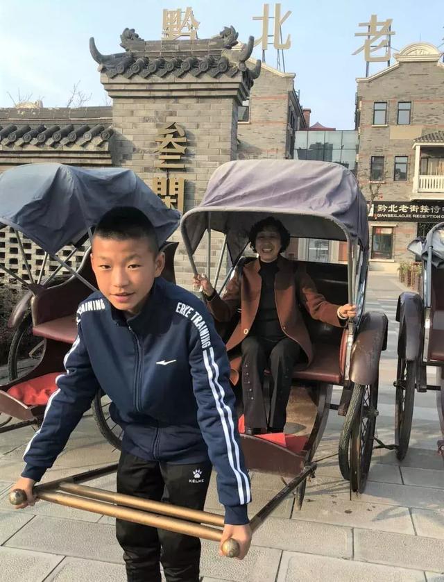 「青超队长」第5期书桌贴着“反省”——嘉定徐行中学U13李睿跃