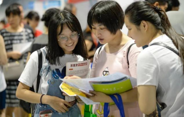 毕业多年后才发现，“师范生”和“医学生”的差距，简直云泥之别