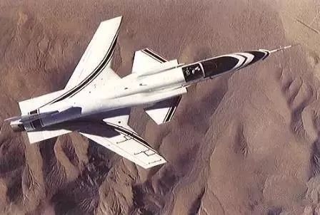 飞机翅膀那么薄为什么能托起机身,飞机翅膀的翼稍小翼有几种