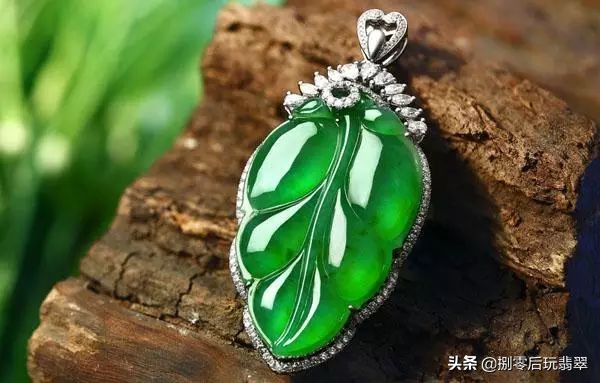 怎样辨别翡翠手镯a货还是bc货,肉眼怎么辨别酸洗的翡翠手镯