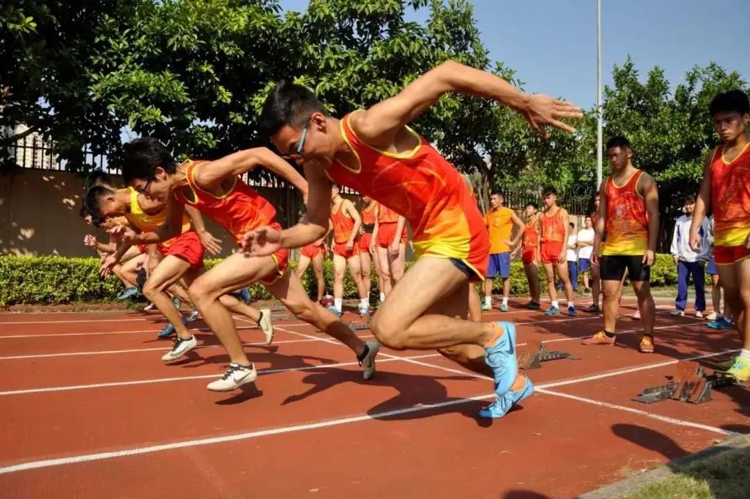 笔韵墨香放异彩，丰富舞台漫云中——广州市白云中学欢迎您