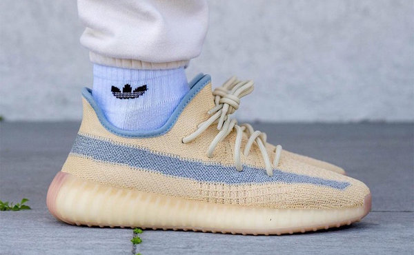 yeezy350v2亚麻色穿搭,yeezy350v2鞋型不一样