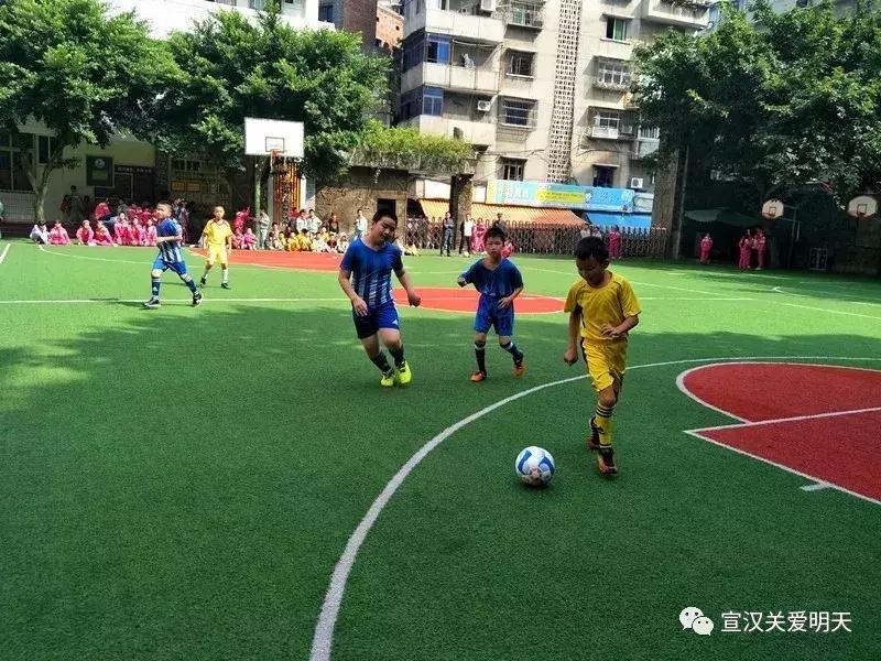 祝贺我校被评为先进学校,四川首批校园足球示范学校