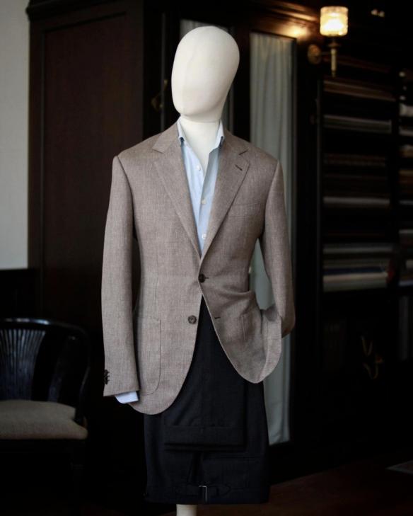 衬衫三大挑选法则解锁春季新时尚,舒适耐穿的基础款长袖衬衫