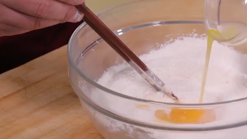 怎么在家炸油条才能不硬,当天快速炸油条最简单方法