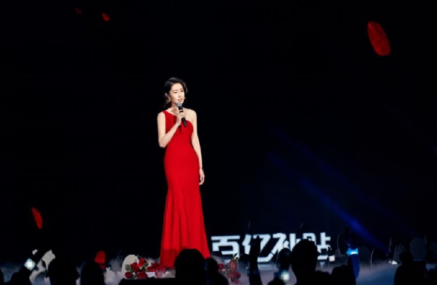 55盛典绝了,王心凌明道时隔16年合体,郎朗吉娜四手联弹燃爆全场