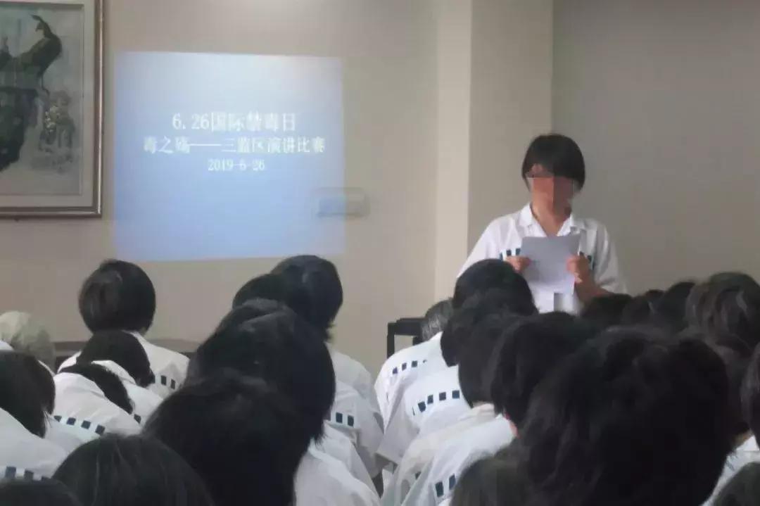 一个医生,一个护士,白天救人,晚上“自杀”