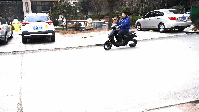 电动车别只认小牛，钱江摩灵能上三种牌，十分给力