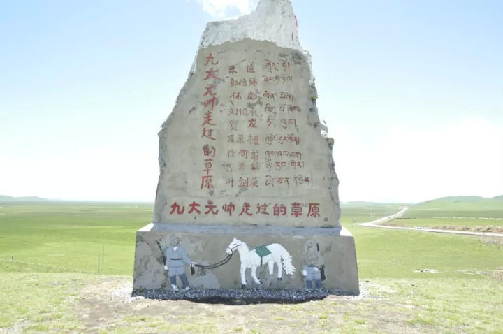 暂离城市的喧嚣，来拥抱若尔盖大草原，湖在天上，天在湖中