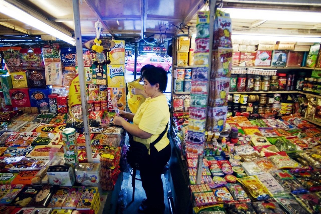 摆地摊从义乌去进货还是网上进货,摆地摊进货渠道怎么找货源