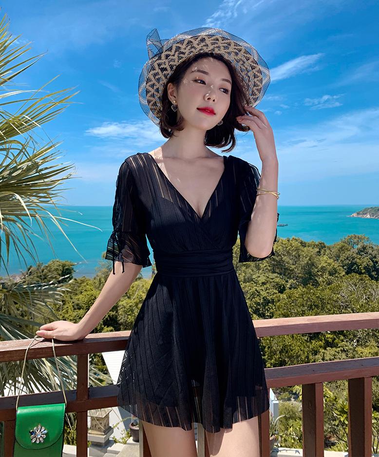 夏天穿什么样的泳衣既保守又舒服,泳衣怎样穿才好看