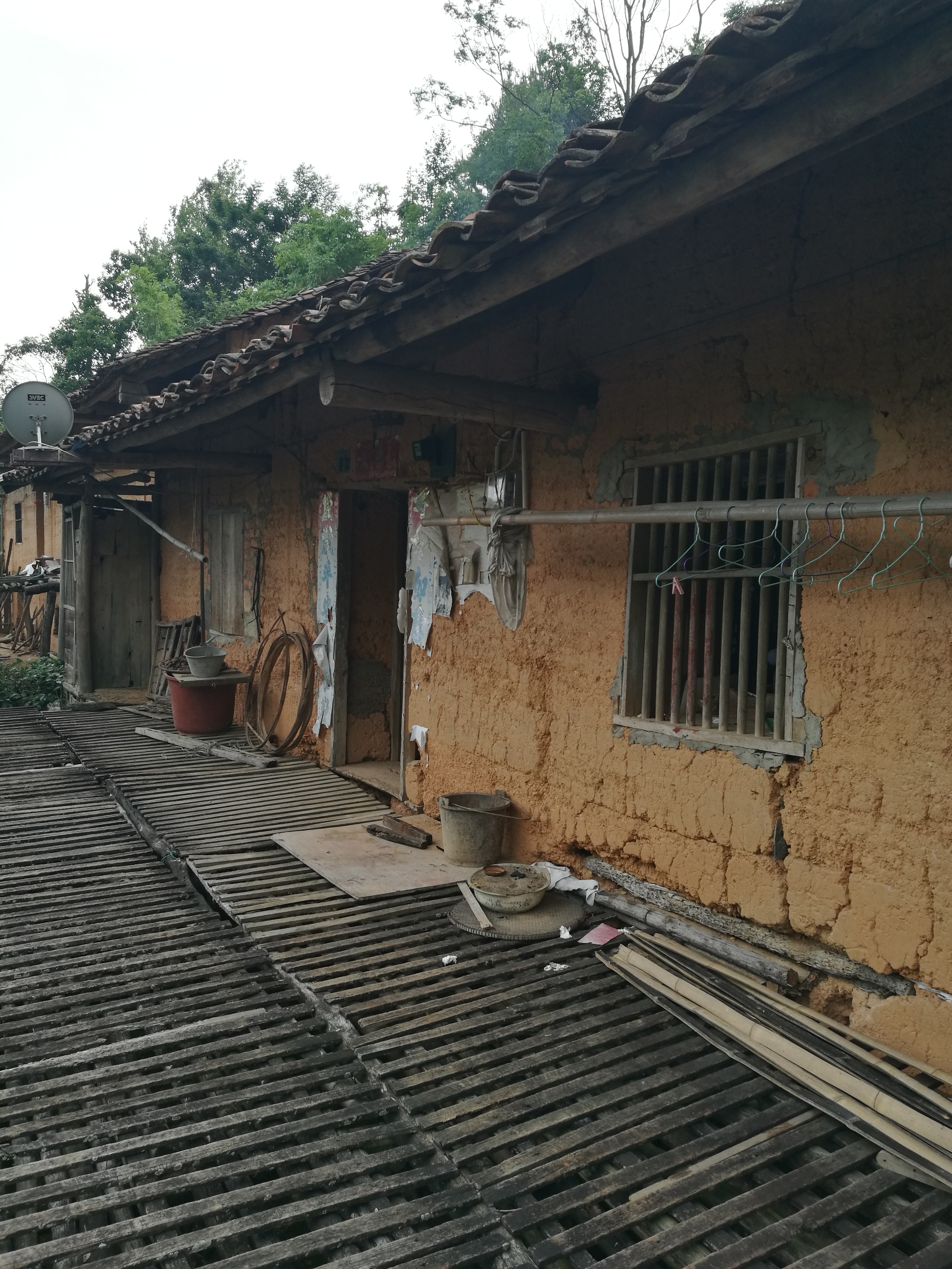 房子70年产权到期了应该怎么办,房子到年限强制报废住户怎么办