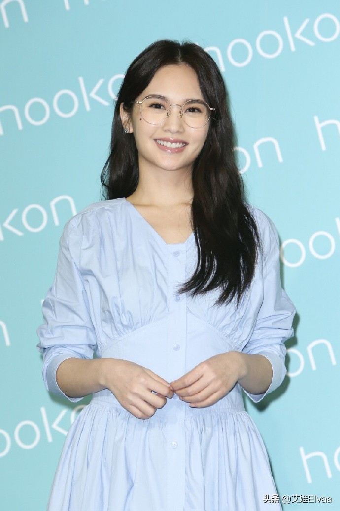 杨丞琳参加活动,杨丞琳穿绿裙子