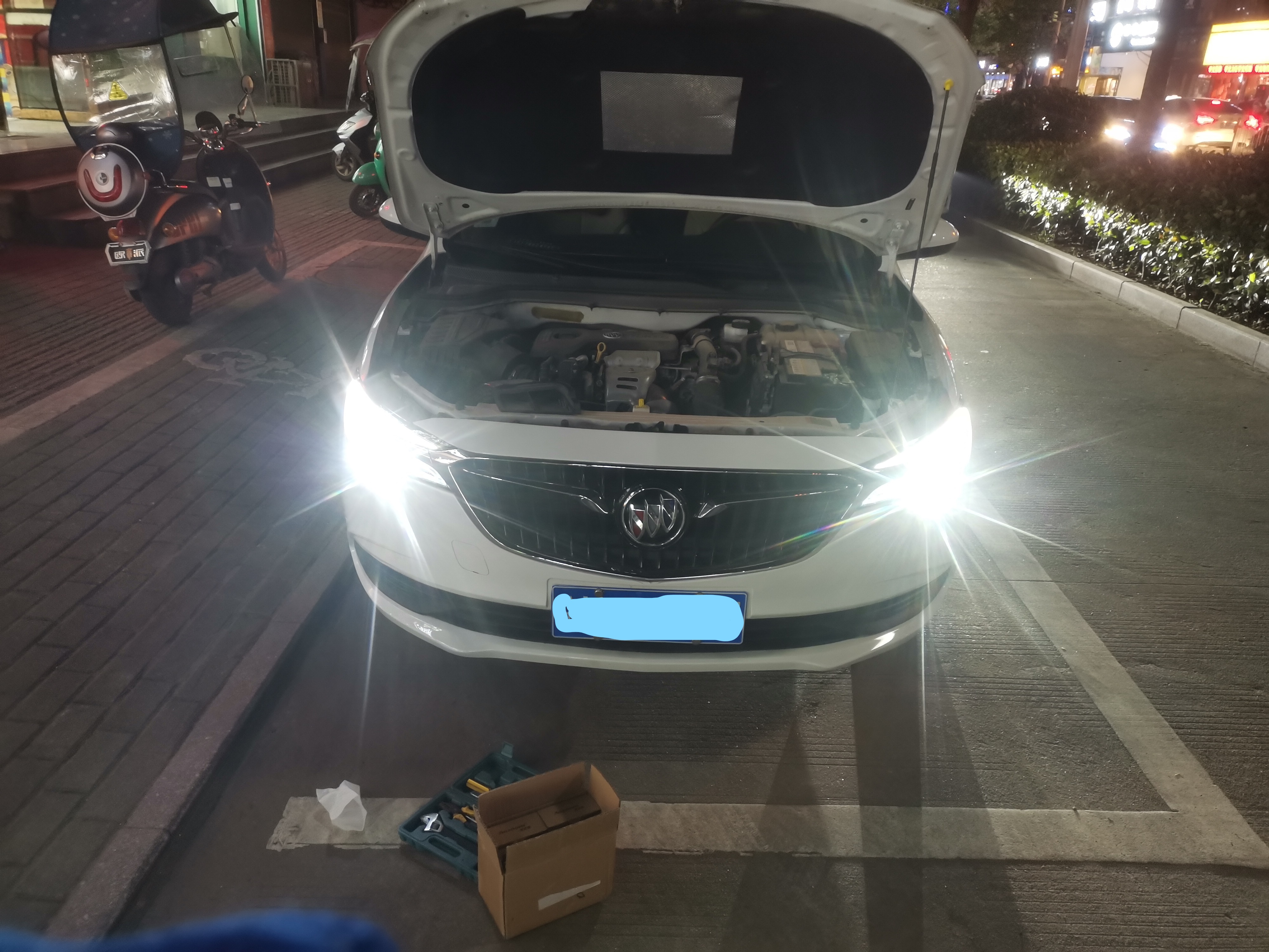 自己动手迈锐宝换氙气灯,英朗换氙气灯教程