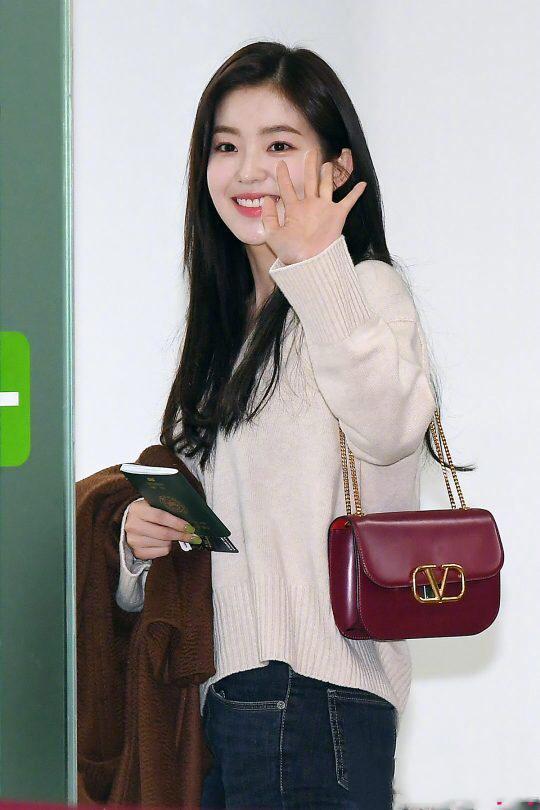 裴珠泫皮裙,裴珠泫皮衣皮裙