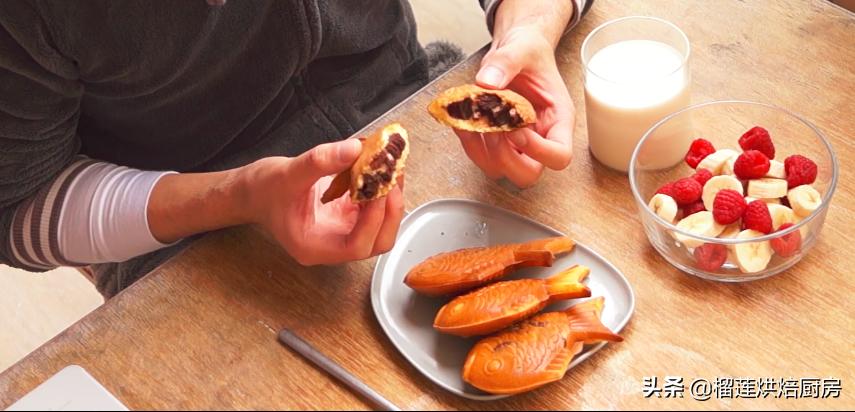 自己动手做出蜡笔小新同款鲷鱼烧，豆沙丝滑甜软，表皮蛋香浓郁