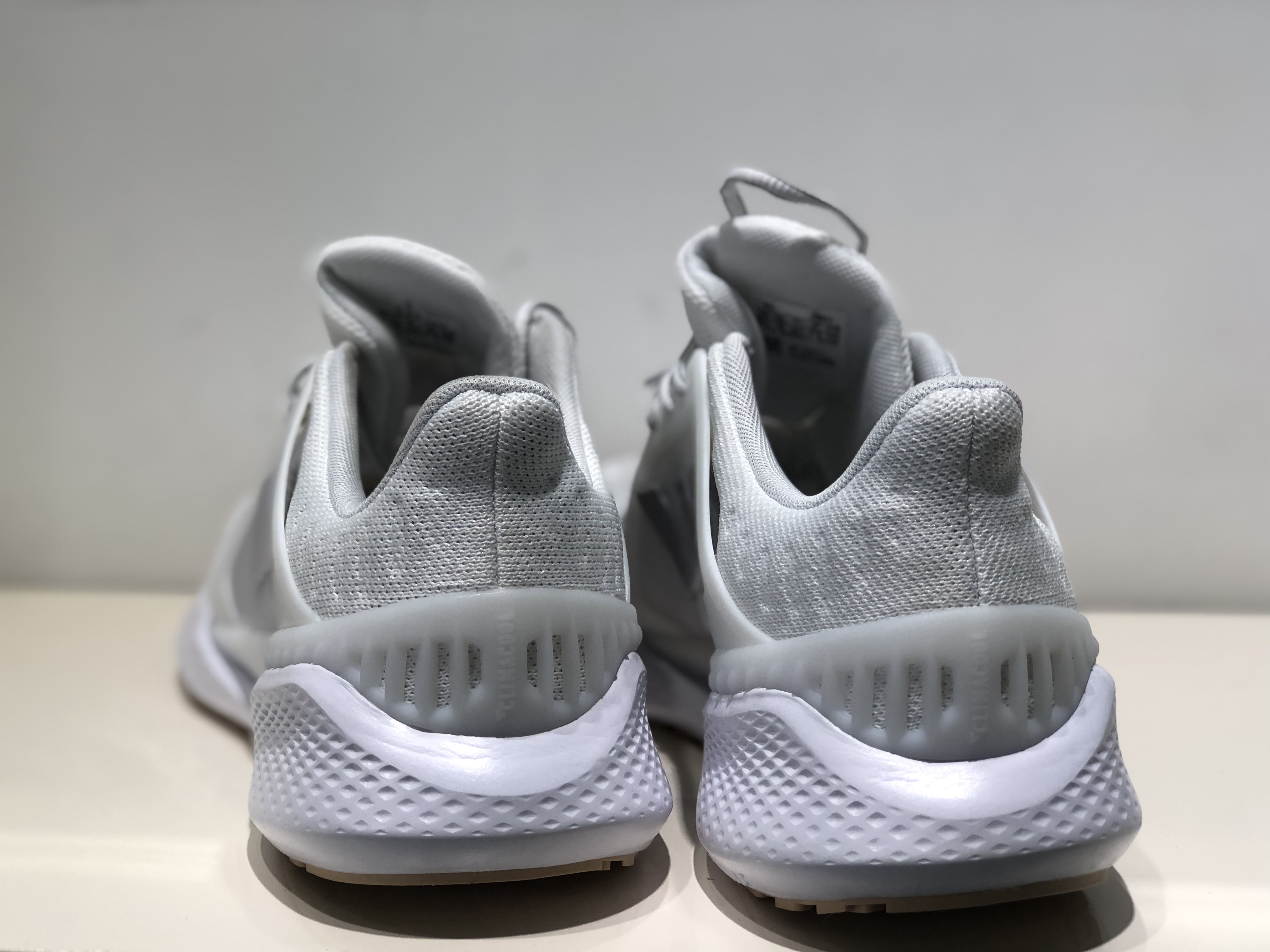 阿迪达斯清风今年新款,阿迪达斯清风跑鞋视频