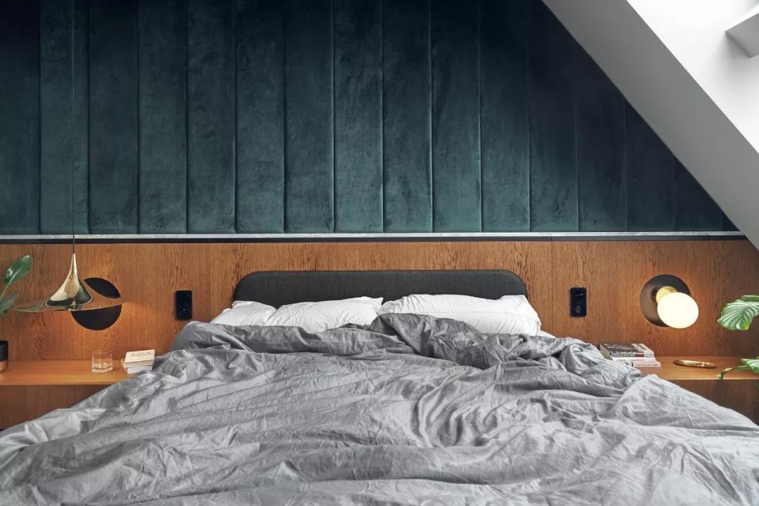 床头背景别刷大白墙,家里刮大白的半墙板床头效果图