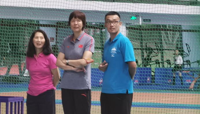 郎平香港观战评价,郎平现场教排球基本功