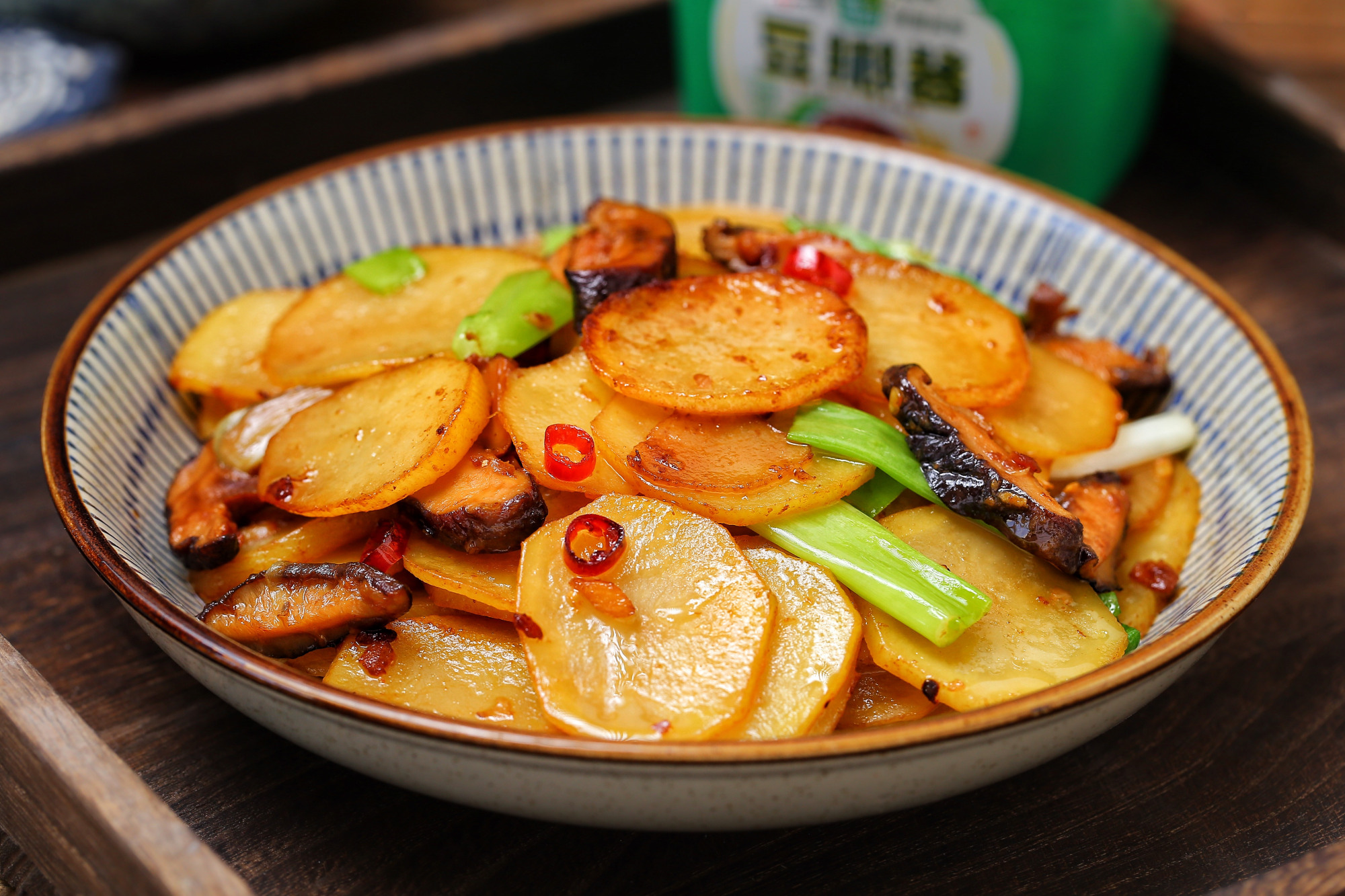 家常菜中的“扛把子”，不放肉也吃得喷香，简单快手就是太费米饭