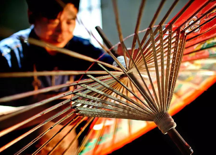 美丽的油纸伞江南水乡独特的风韵,撑一把油纸伞感受一种朦胧的美