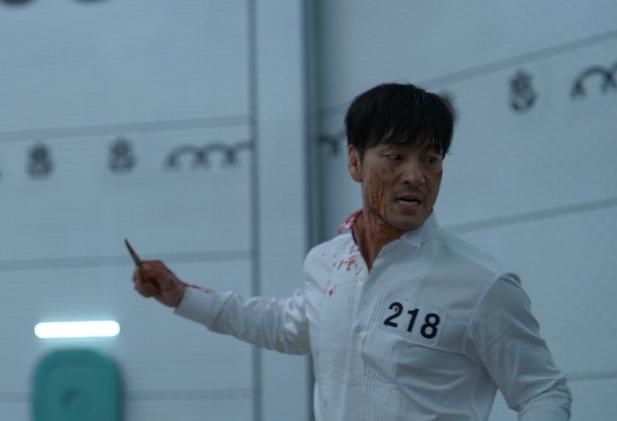 鱿鱼游戏曹尚佑为什么会被帮助,鱿鱼游戏曹尚佑是谁演的