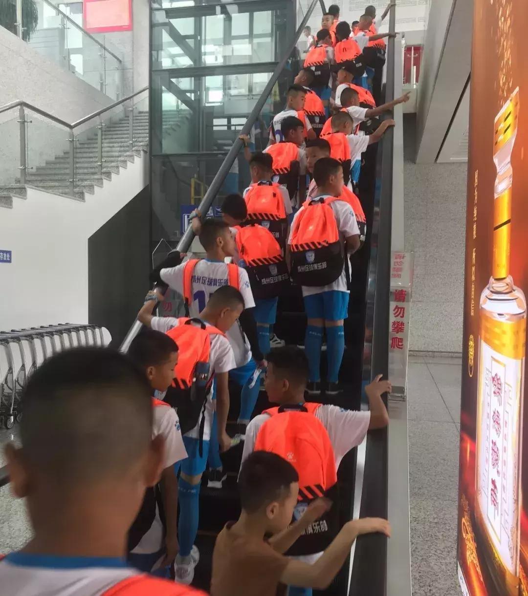 青岛少年足球队华丽转身,足球小将青岛战绩