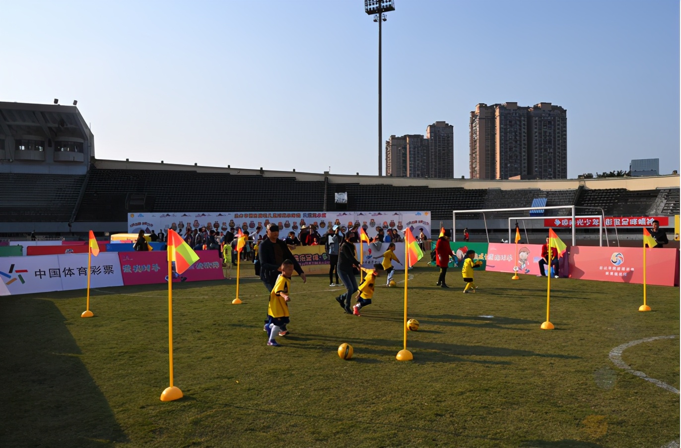 市少儿足球联赛圆满举办,乐山幼儿足球联赛