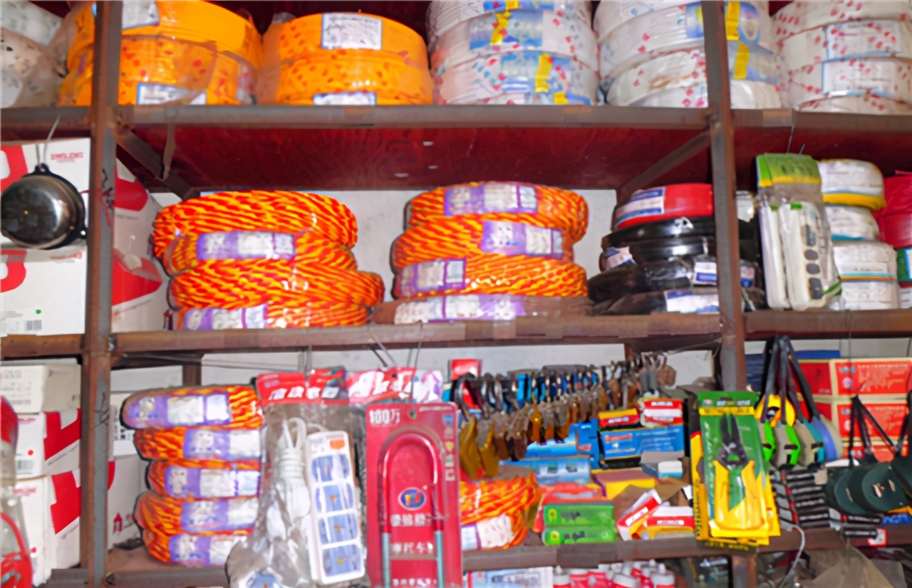 路边一排排的五金店靠什么盈利,开五金店为啥不倒闭