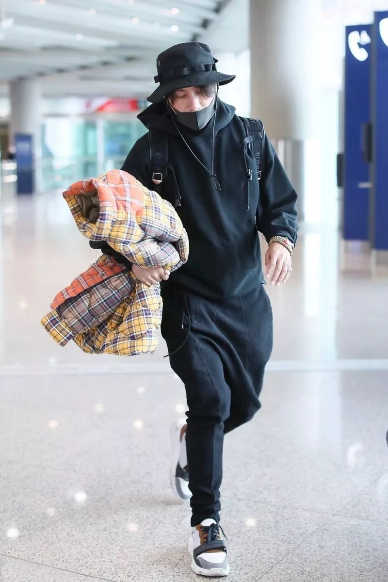 陈坤穿搭风格,怎样穿搭才减龄男