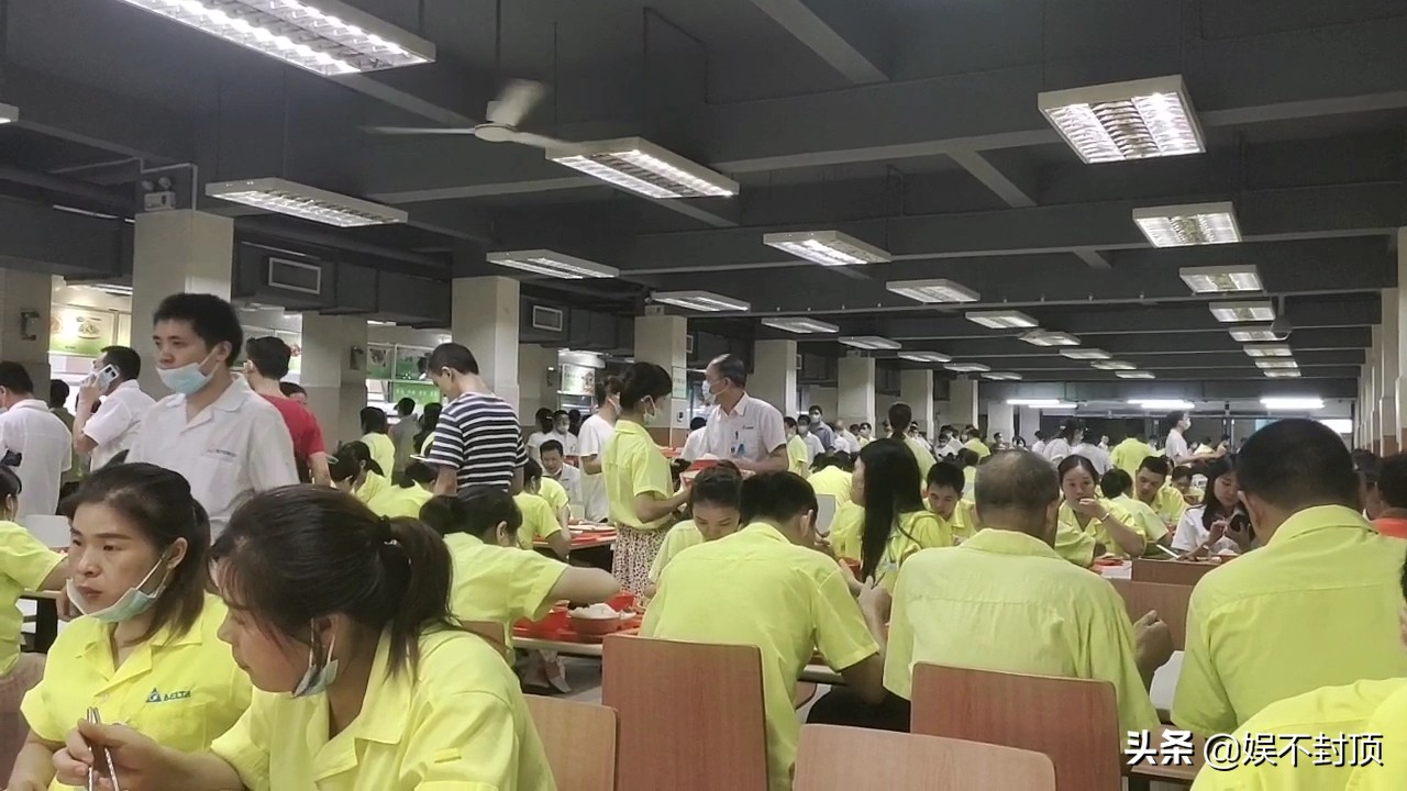 东莞石碣最大的电子厂，工厂变化到底有多大，员工都是这样去上班