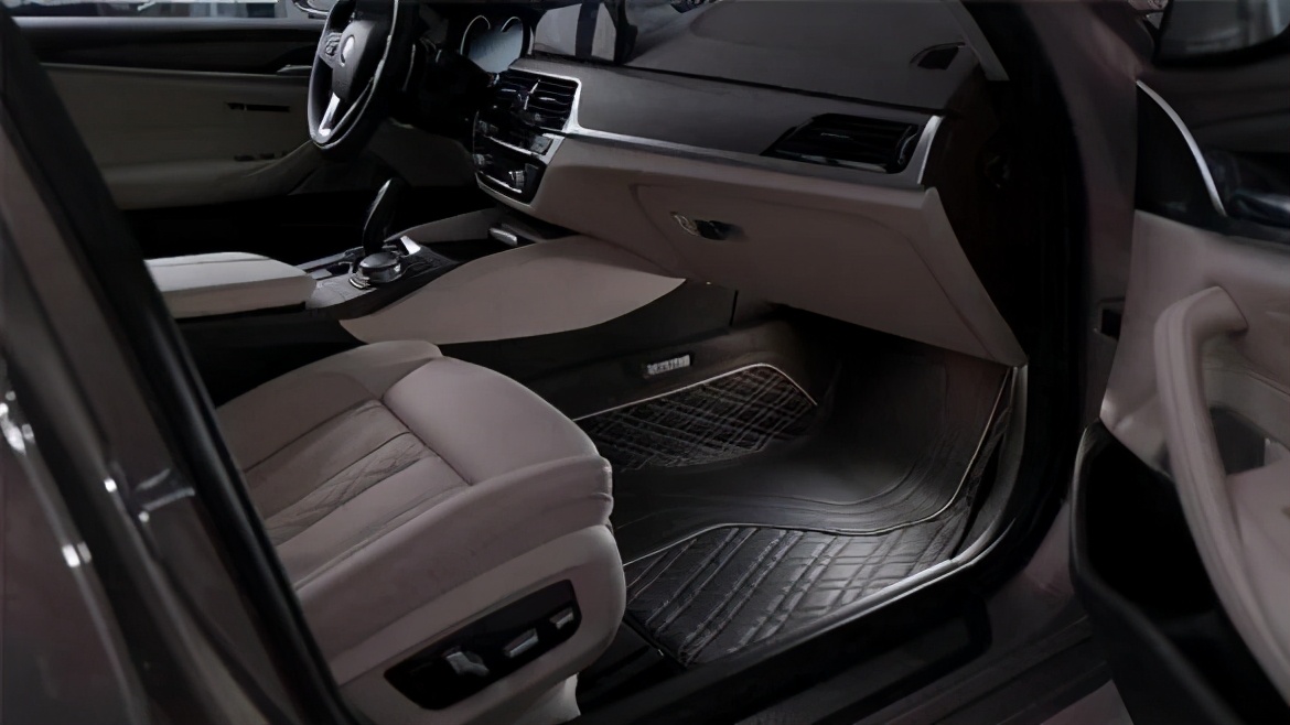 为什么开宝马要用原厂脚垫,宝马原厂是全包围脚垫吗