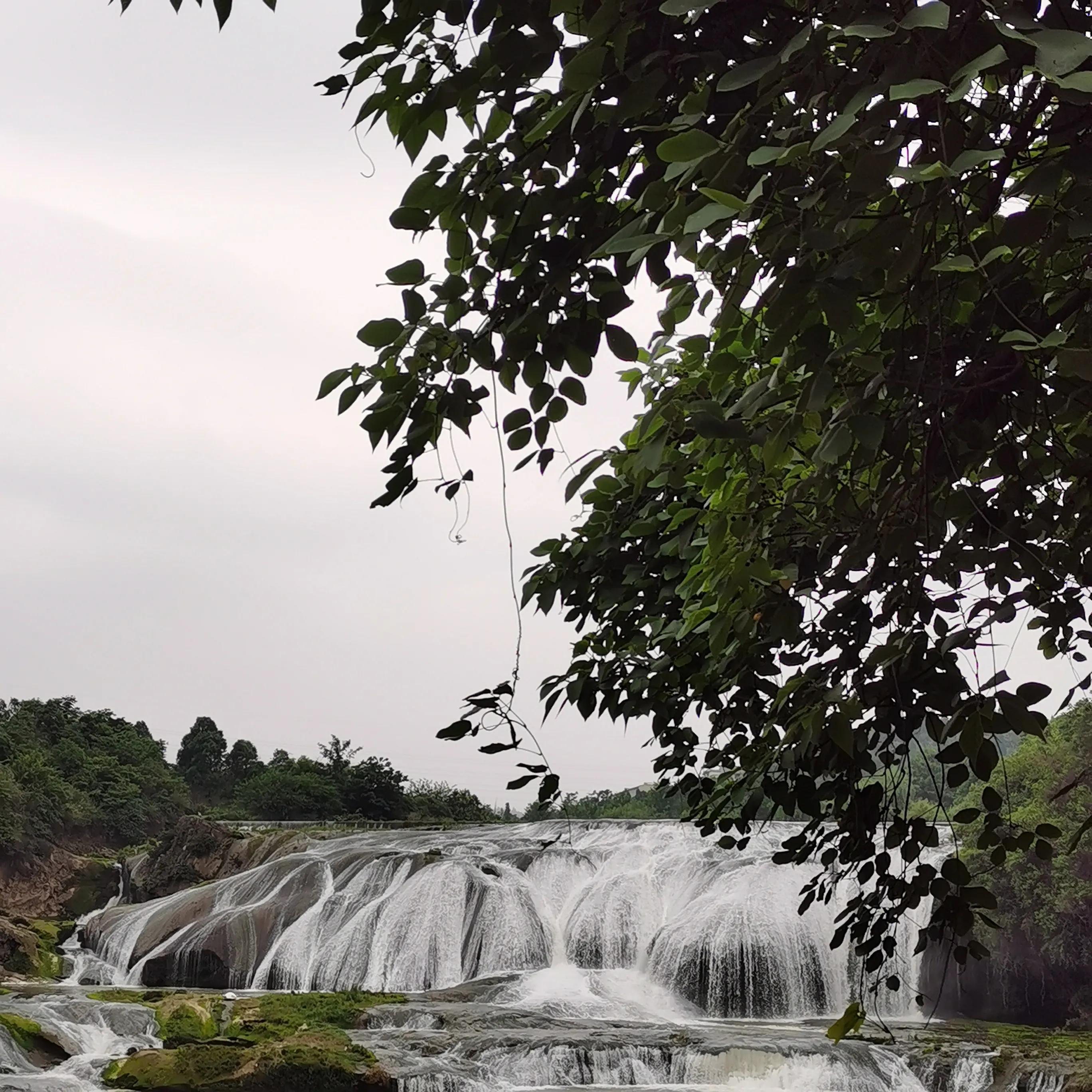 向南方和向北方,登上山顶看美景贵州黄果树瀑布