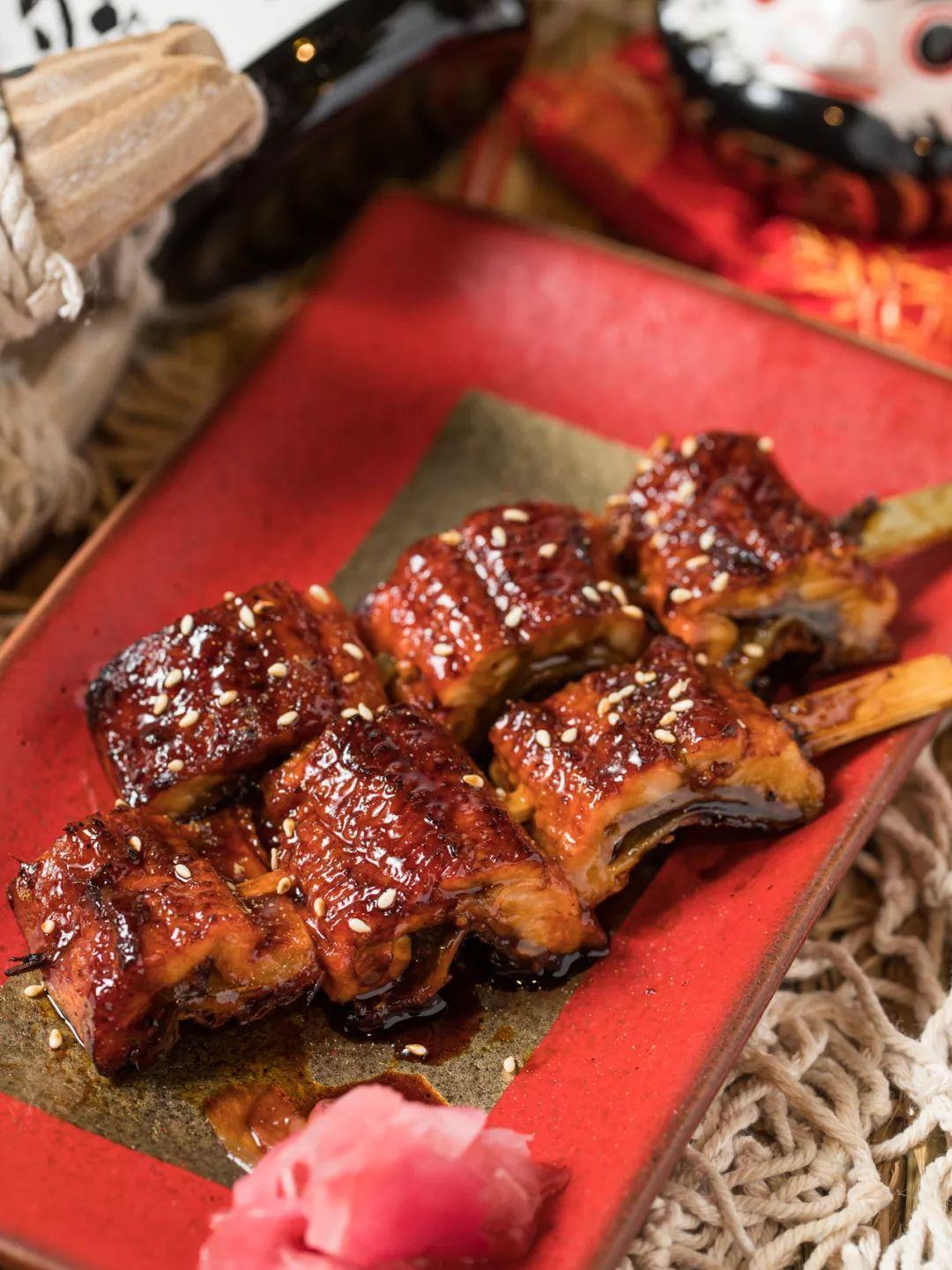 日式酒场大哥大出来营业了，凌晨3点还被小仙女围观