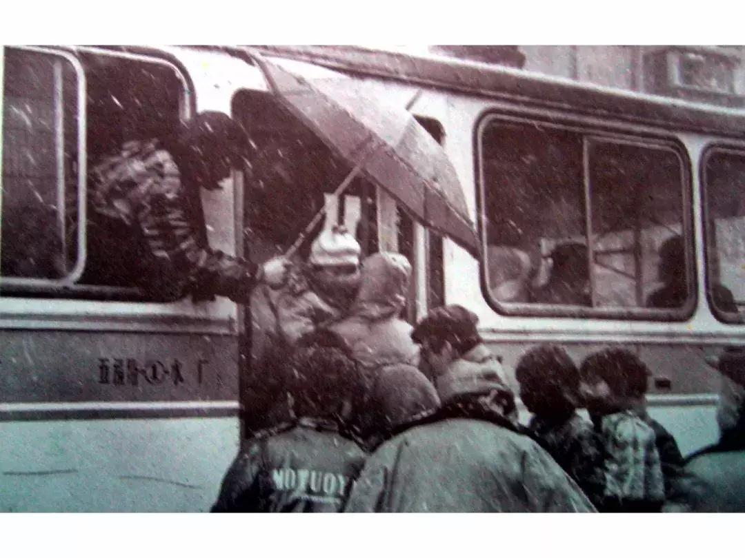 鎴戜滑鐨勮蹇嗘濡備竴鏉℃祦鍔ㄧ殑澶ф渤,绌垮煄璁板繂