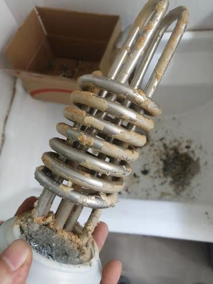 电热水器镁棒螺丝锈死怎么办,电热水器镁棒锈死拿不下来