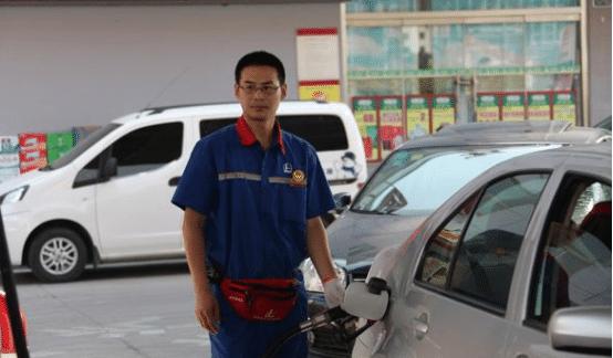 为什么加油员工资不到2500元,加油员2500工资为什么有人干