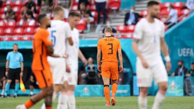 德里赫特红牌改变战局,荷兰队德里赫特失误