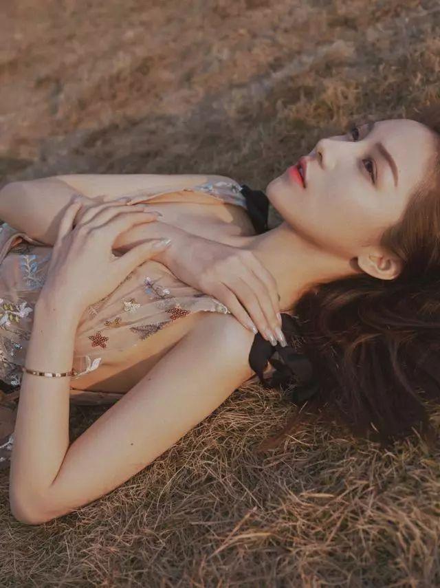 拍人像自己做pose好还是摆拍好,拍照小技巧不会摆pose的看过来