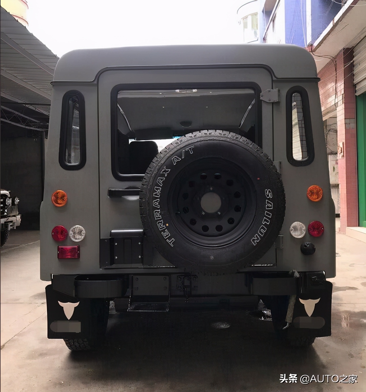 bj212和吉姆尼哪个省油,2018款bj212大红车身真帅实车到店