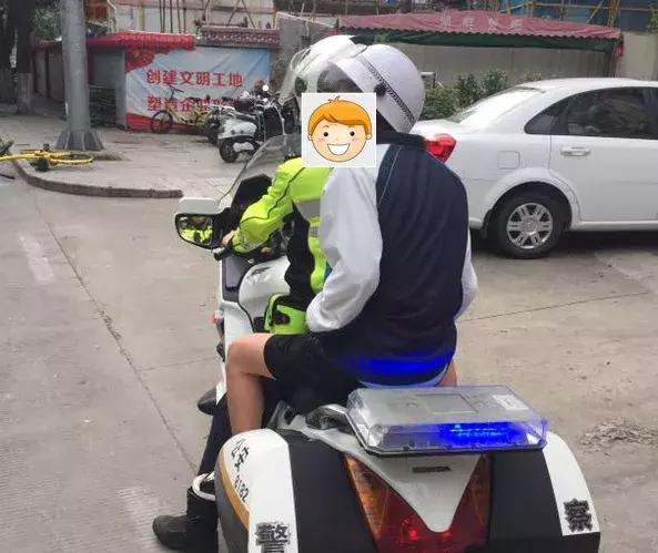 高一考生因数学考不好哭了,一高考考生出考场大哭