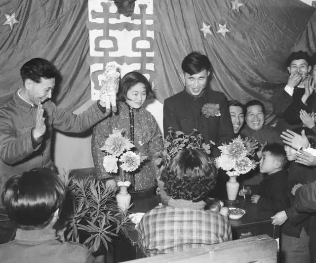 九张反映过年气氛的照片,百张罕见的过年老照片这才是年味