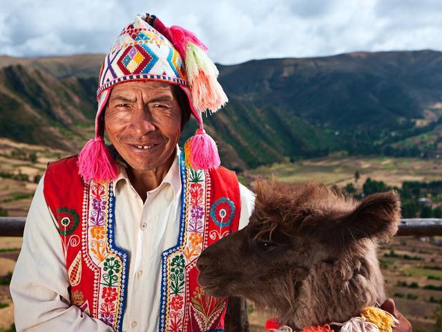 长相像外国人的汉族人,长相酷似中国人的印第安人