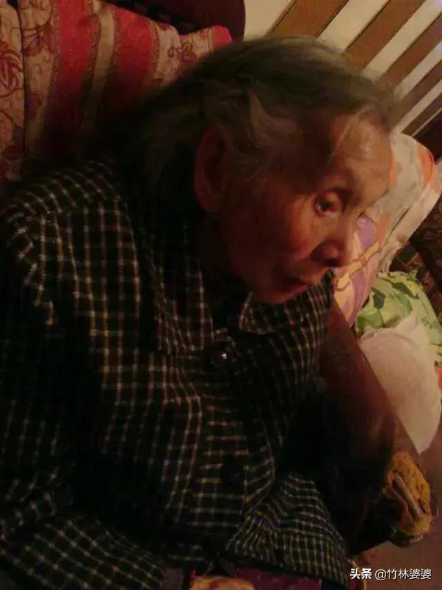 我的邻居奶奶92岁，我没来得及给她送别