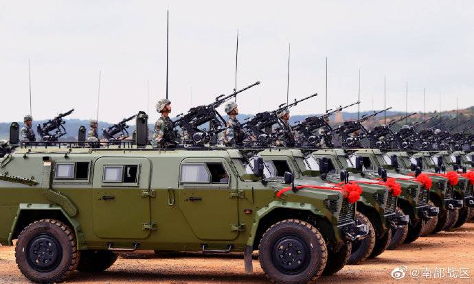 便携式反坦克导弹车打击坦克视频,珠海航展猛士反坦克导弹发射车